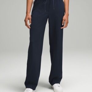 lululemon luxtreme mid rise straight leg trouser - M